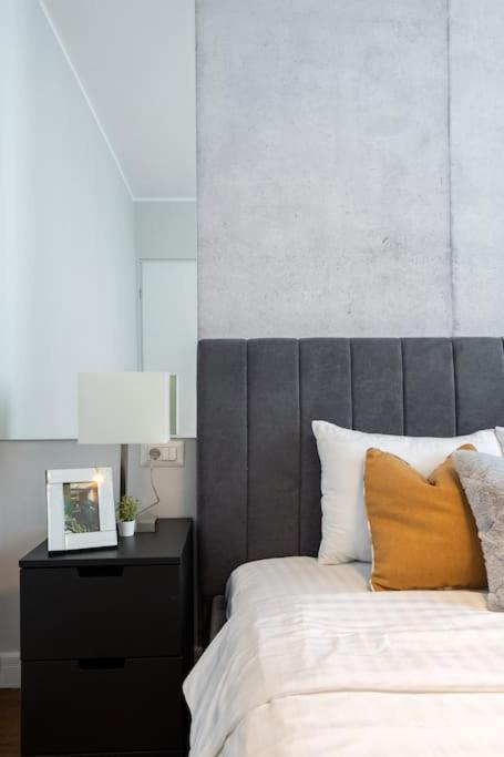 ブカレストStunning Views 2Br Midtown Flat - Charming Balconyアパートメント エクステリア 写真