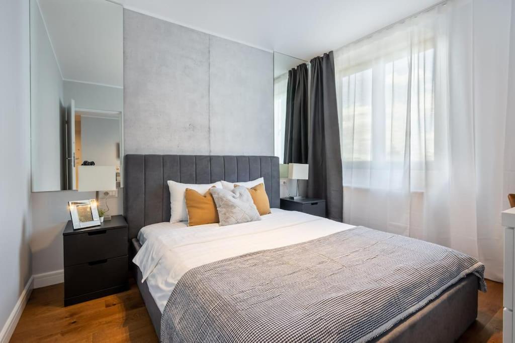 ブカレストStunning Views 2Br Midtown Flat - Charming Balconyアパートメント エクステリア 写真