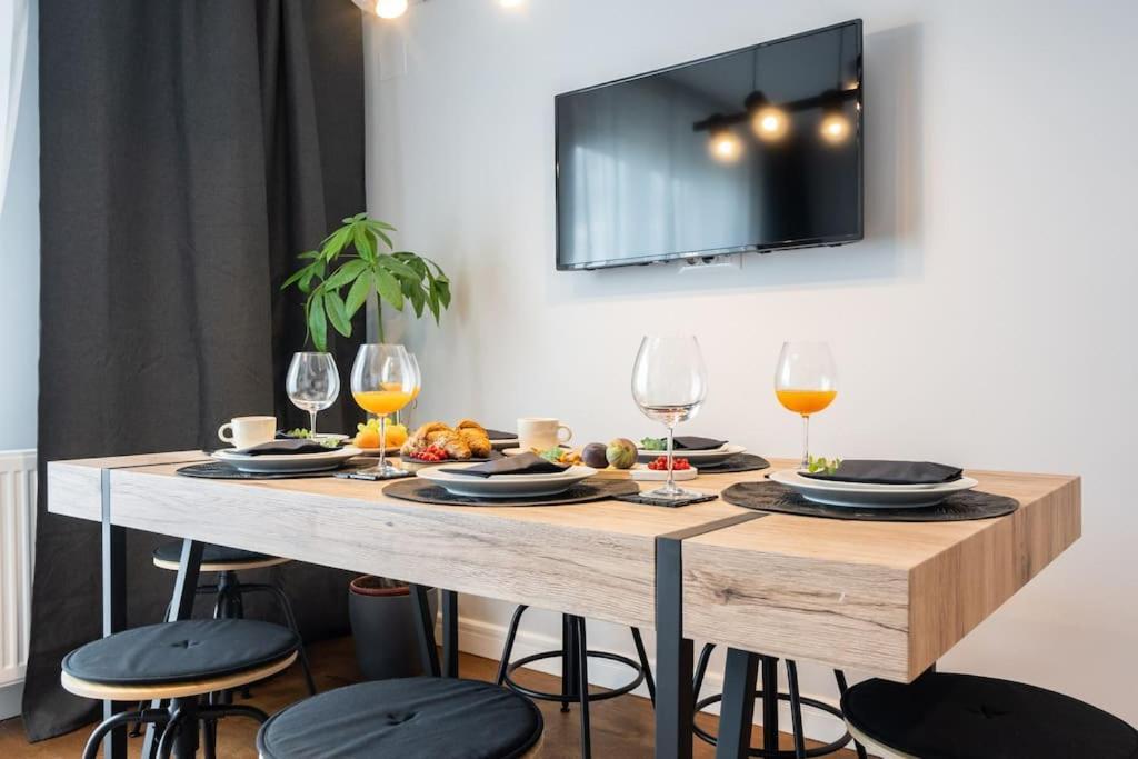 ブカレストStunning Views 2Br Midtown Flat - Charming Balconyアパートメント エクステリア 写真