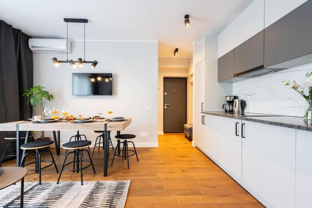 ブカレストStunning Views 2Br Midtown Flat - Charming Balconyアパートメント エクステリア 写真