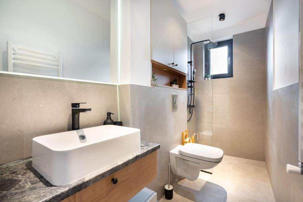 ブカレストStunning Views 2Br Midtown Flat - Charming Balconyアパートメント エクステリア 写真