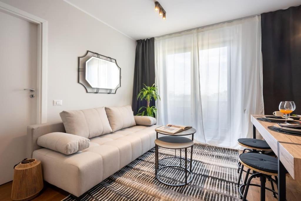 ブカレストStunning Views 2Br Midtown Flat - Charming Balconyアパートメント エクステリア 写真