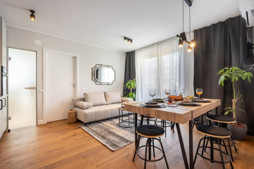 ブカレストStunning Views 2Br Midtown Flat - Charming Balconyアパートメント エクステリア 写真