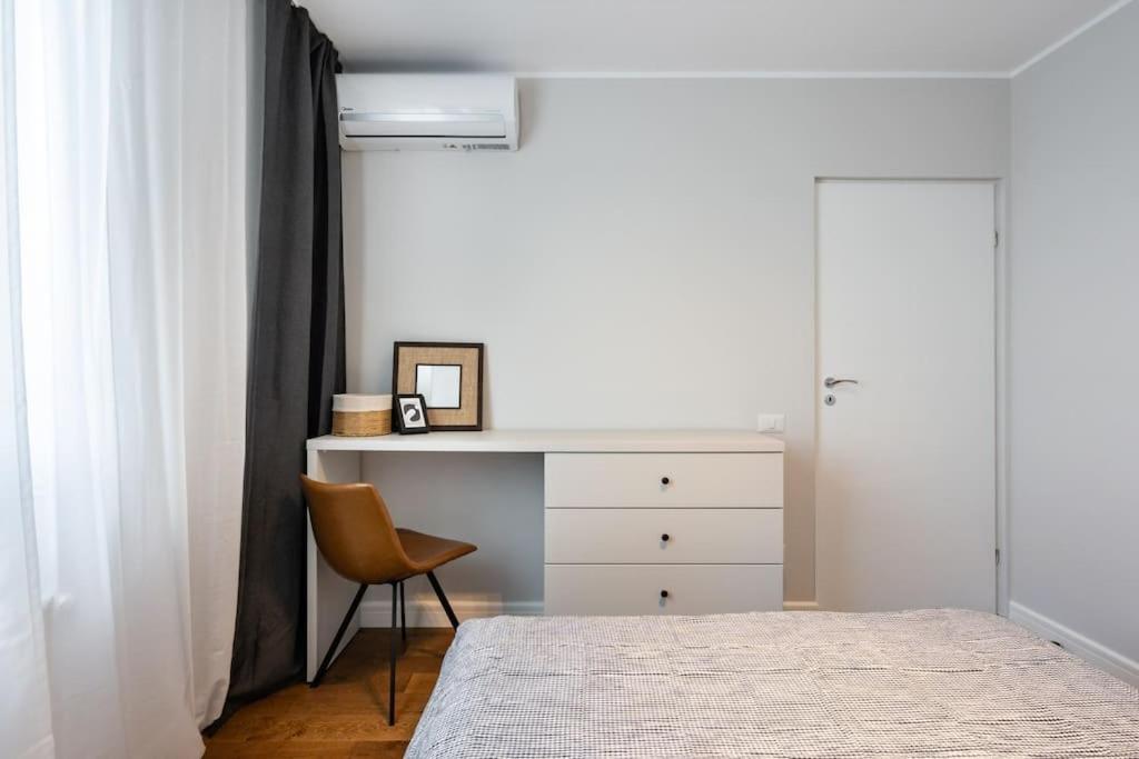 ブカレストStunning Views 2Br Midtown Flat - Charming Balconyアパートメント エクステリア 写真